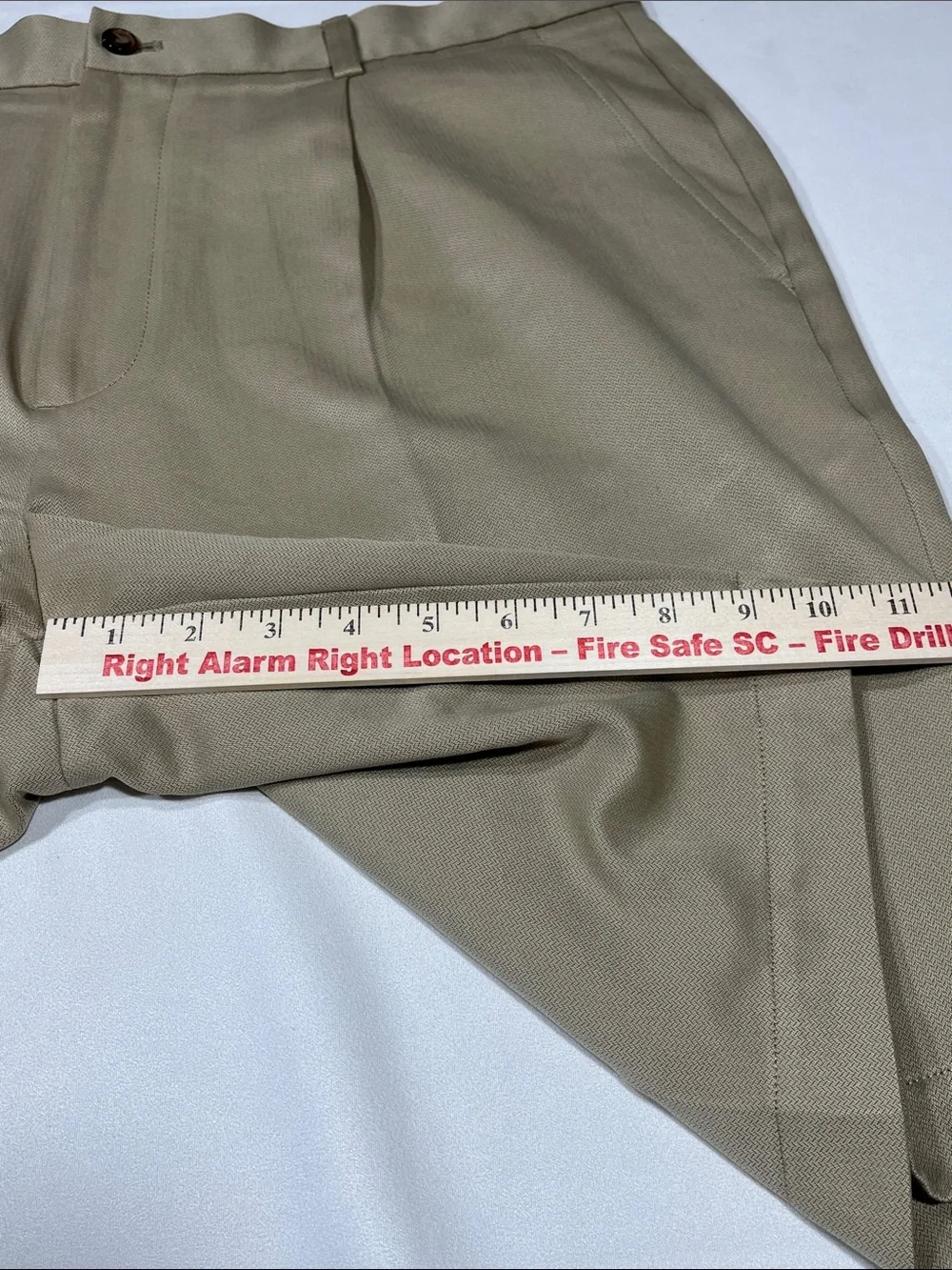 Greg Norman Shark Golf Shorts Khaki Tan Microfiber Men’s Size 36 Flat Front